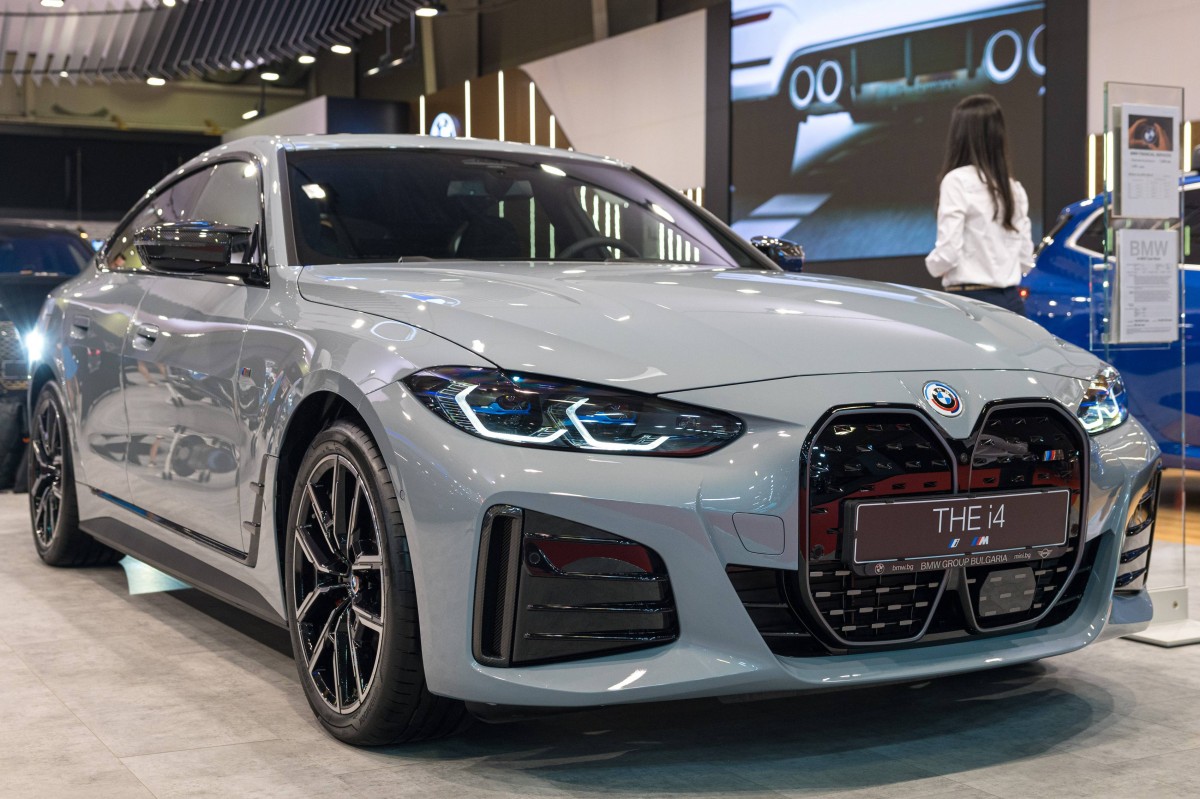 BMW i4 Gran Coupe eDrive35 Fully Charged thumbnail 2