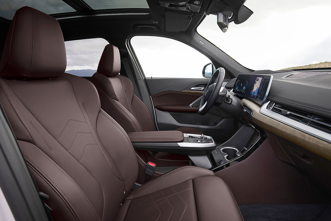 BMW iX1 SUV eDrive20 M Sport thumbnail 6