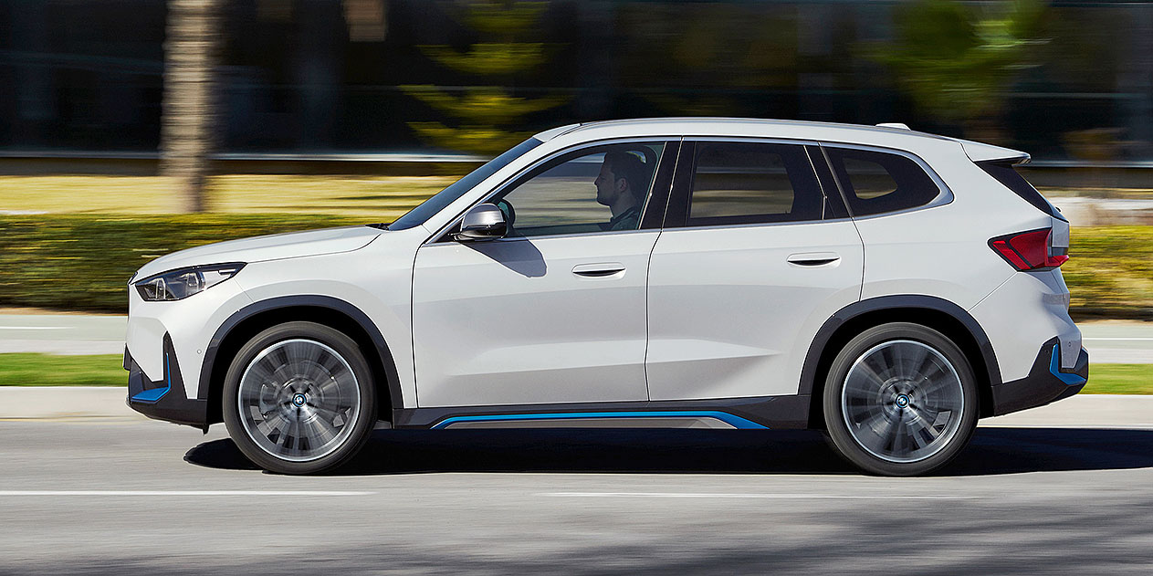BMW iX1 SUV xDrive 30 Fully Charged thumbnail 3