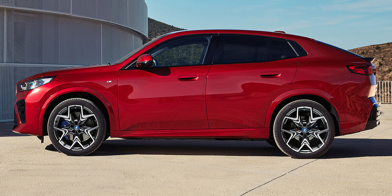 BMW iX2 SUV xDrive30 Fully Charged thumbnail 3