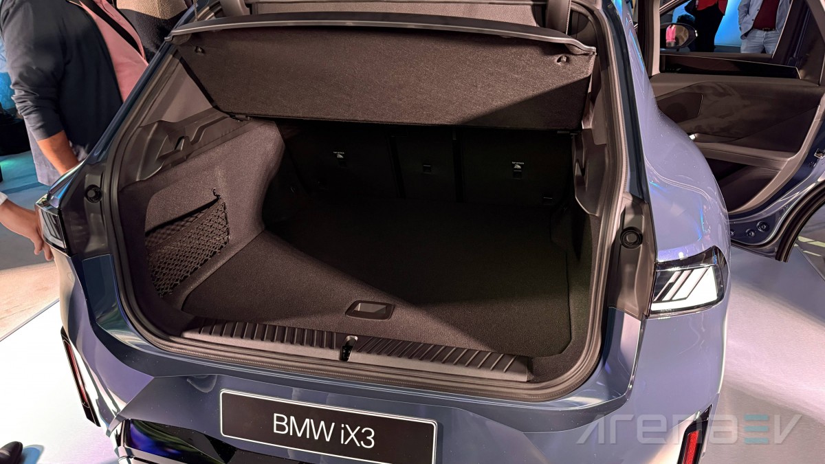 BMW iX3 SUV xDrive50 Fully Charged thumbnail 7