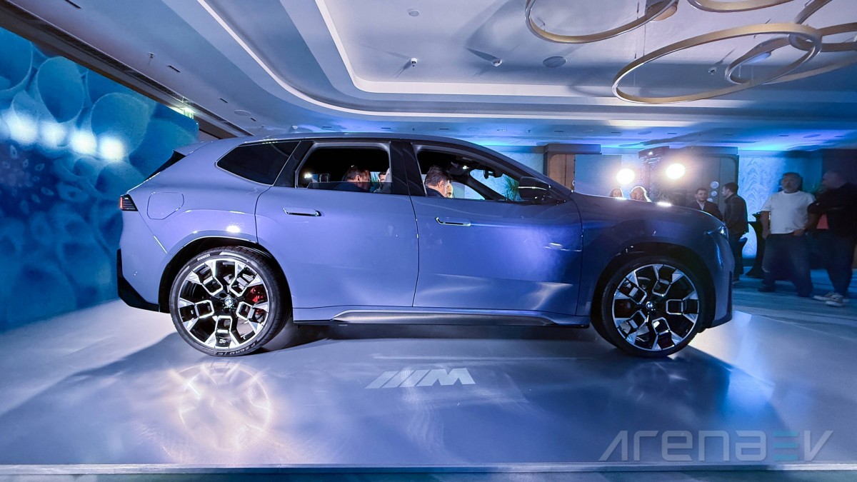 BMW iX3 SUV xDrive50 thumbnail 3