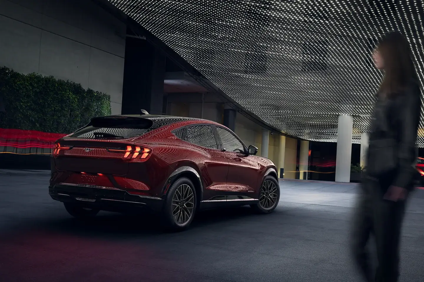 Ford Mustang Mach-E Premium RWD UR thumbnail 3
