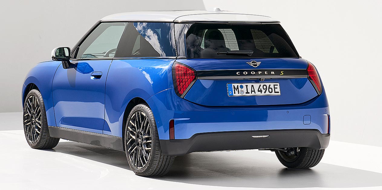 MINI Cooper E Essential thumbnail 4