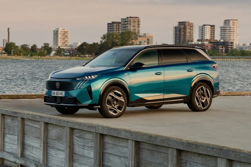 Peugeot E-5008 GT thumbnail 4