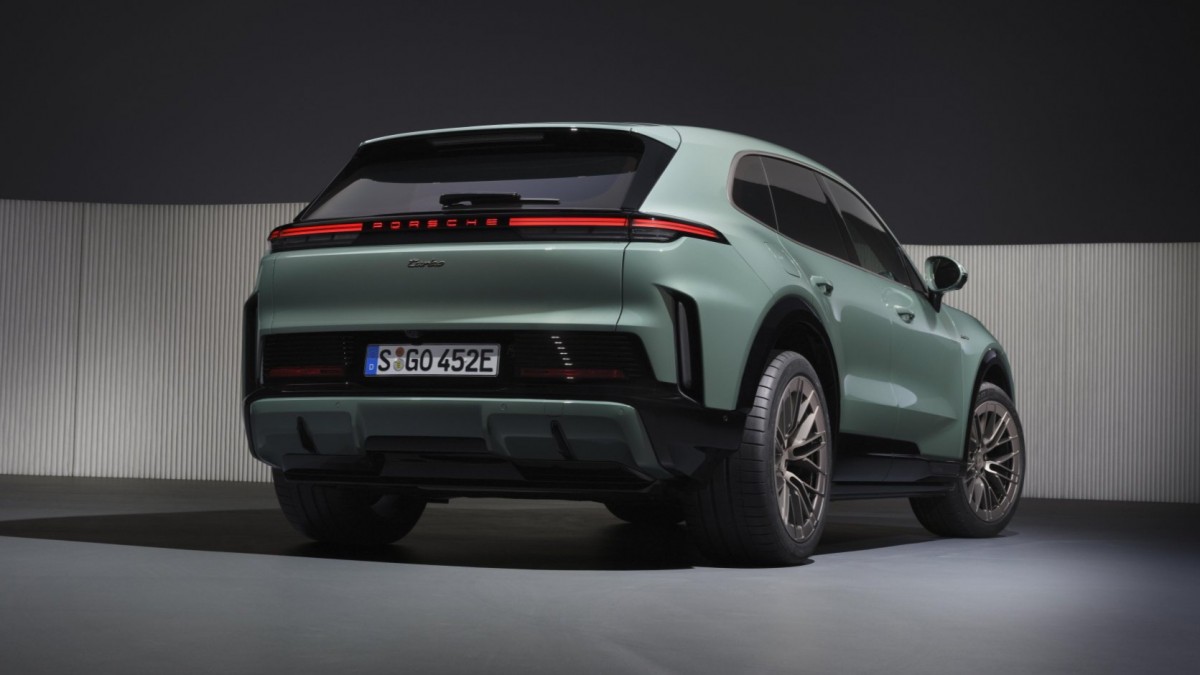 Porsche Cayenne Electric thumbnail 3