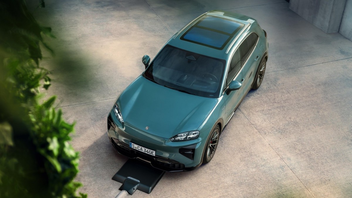 Porsche Cayenne Electric thumbnail 4