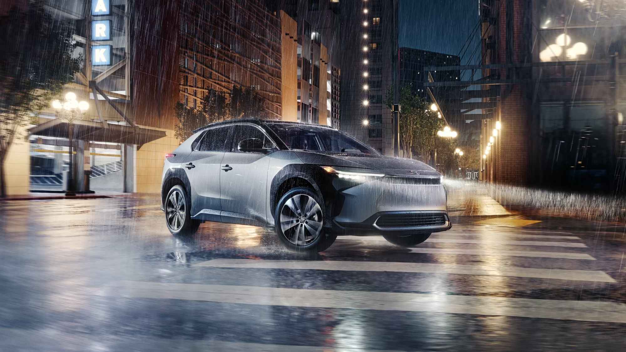 Toyota bZ4X Active Tech thumbnail 2